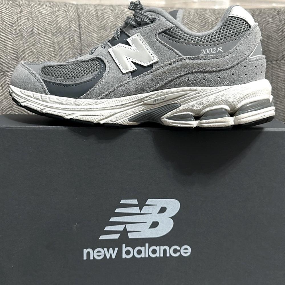 Gently worn, excellent condition! Grey New Balance 2002R